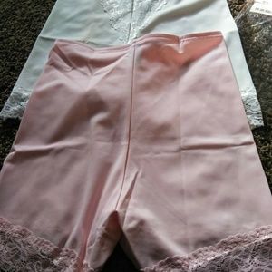 Sheer Shape wear 1X set of 2  new